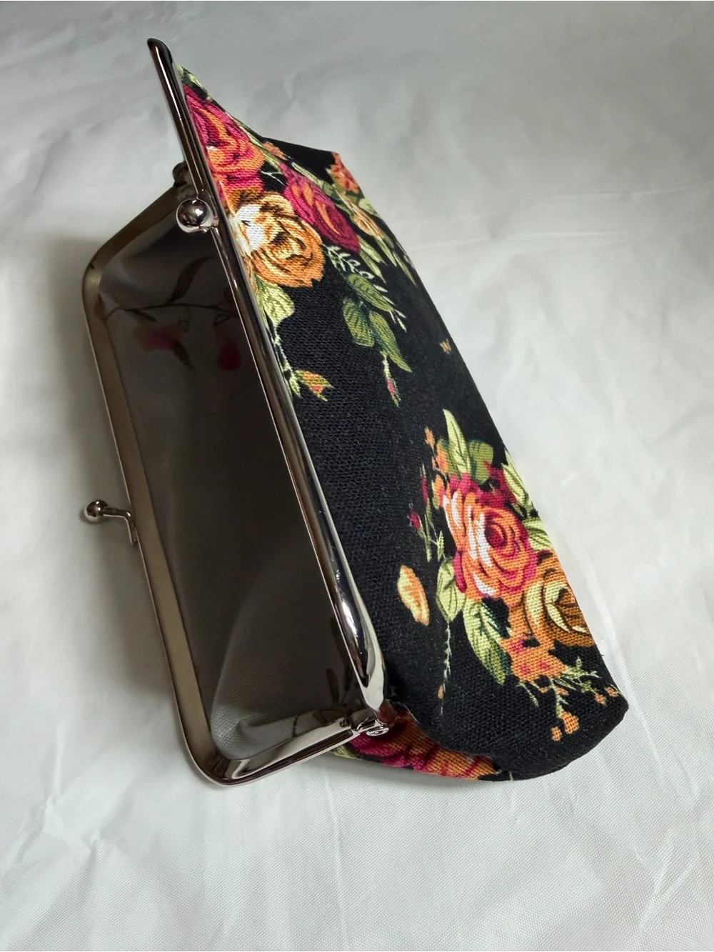 Elegant Floral Kiss Lock Coin Purse Canvas Clutch